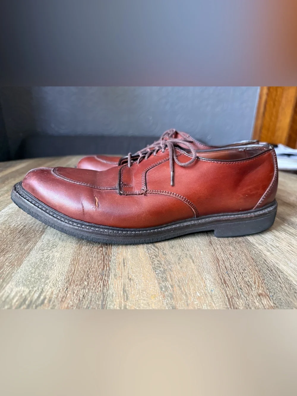 Allen Edmonds Brown Leather Split Toe Derby Dress Shoe - Men’s Size 9